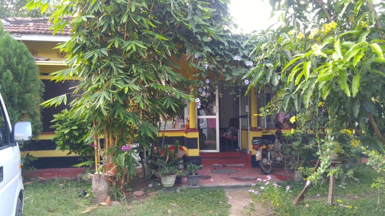 Ananda Home Stay&Restaurant Tangalle Bagian luar foto